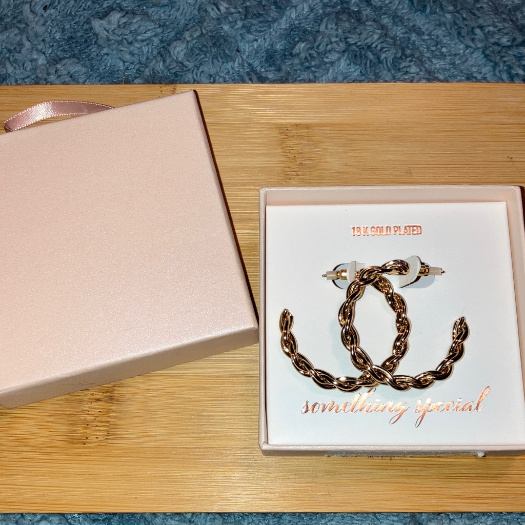 Twisted Gold 18 K Plated Hoop Earrings Pierced New Boxed 7$